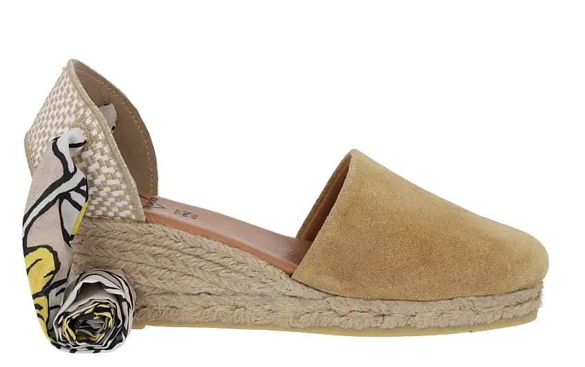 Alpargatas de serraje con cintas estampadas