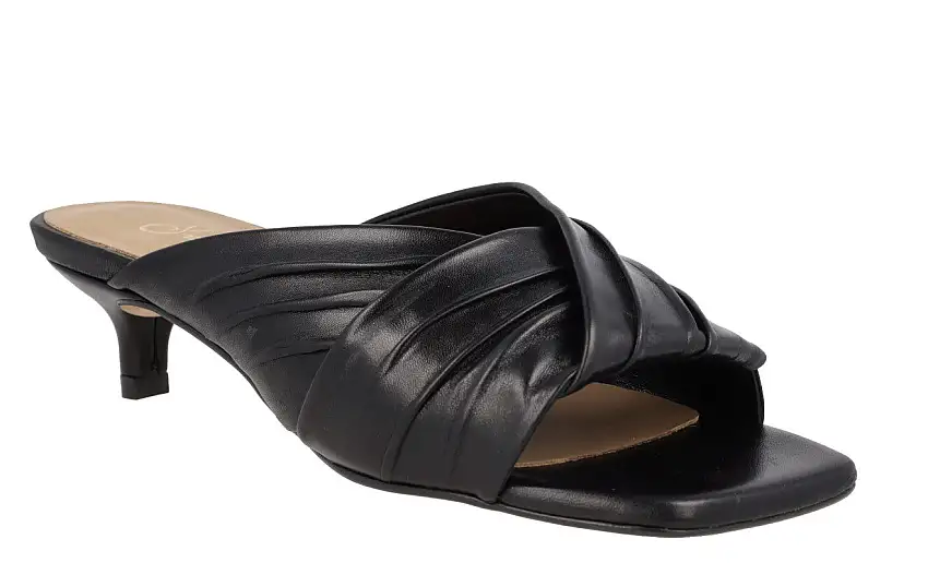 Mules de piel con pala fruncida y tacón bajo