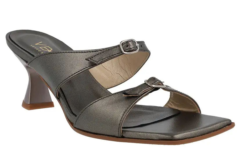 Sandalias Chanel estilo mule con dos tiras con hebillas