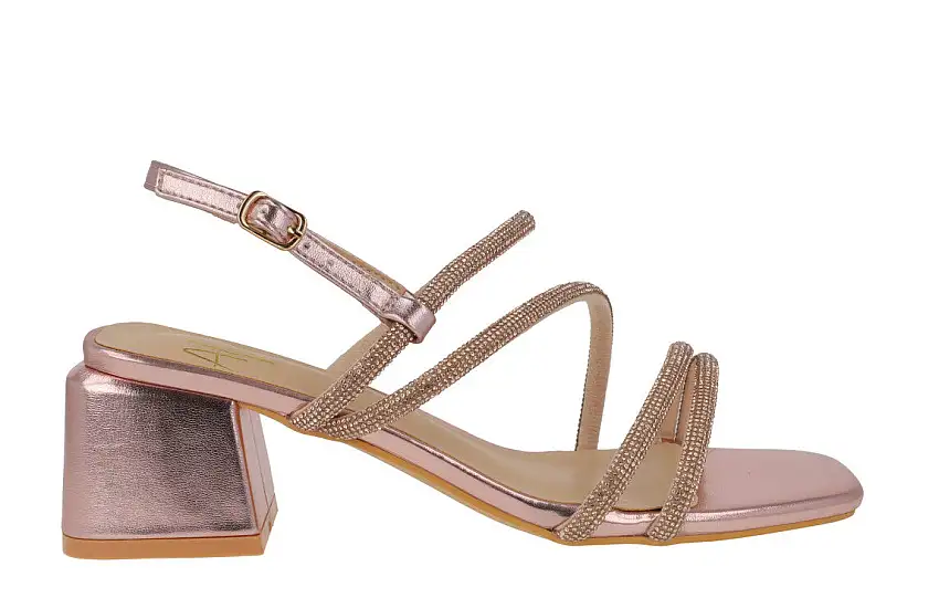 Sandalias en rosa metalizado con tiras de strass