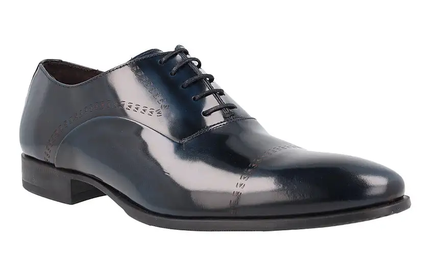 Zapatos oxford para hombre en piel antick con dibujos grabados
