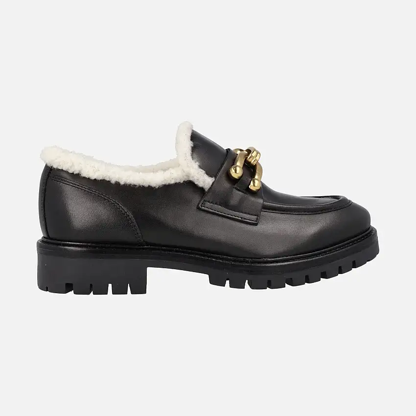 MOCASINES DE piel negra MILITARE CON FORRO BORREGUILLO Y ADORNO METÁLICO