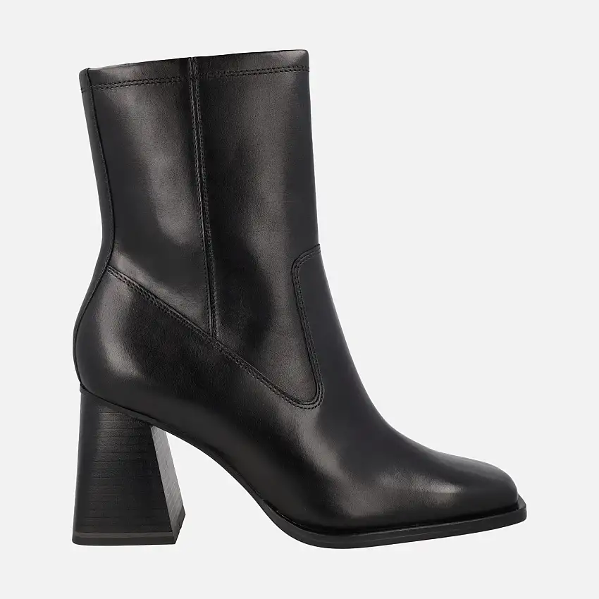 Botines de piel con tacones de 8 cms de altura