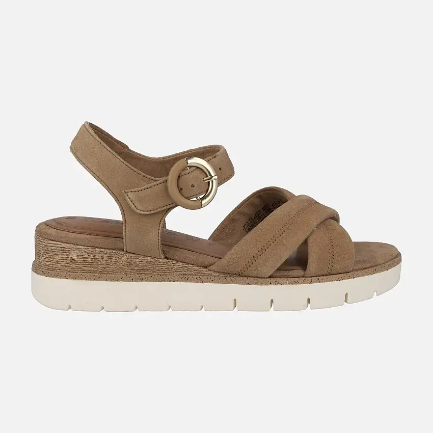 Sandalias en serraje camel con tiras cruzadas y hebilla al tobillo