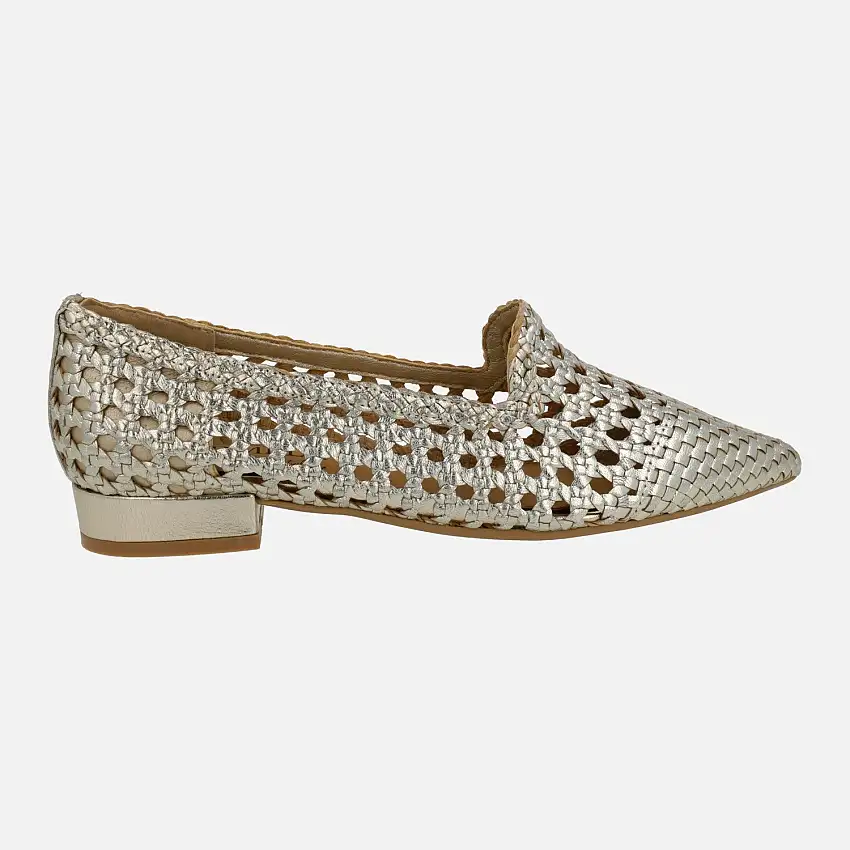 Mocasines trenzados de piel color oro con puntera afilada