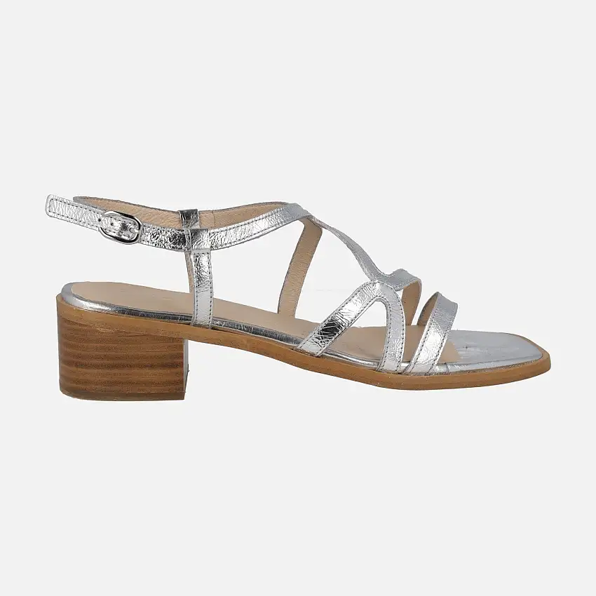 Sandalias Wonders Lily en metalizado plata