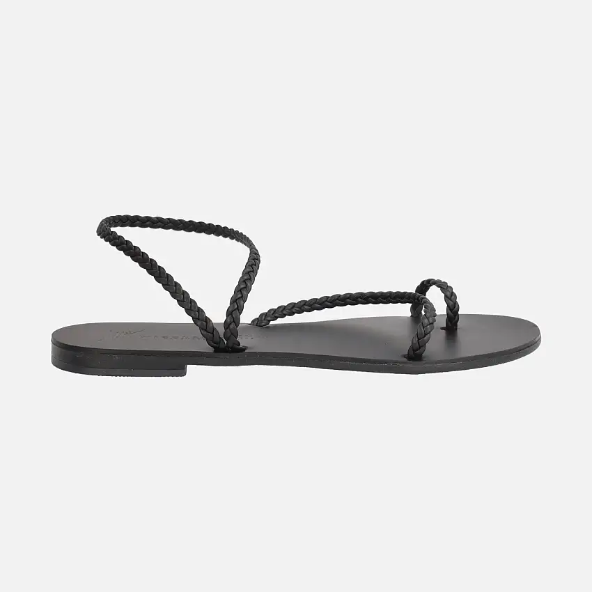 Sandalias planas con tiras trenzadas