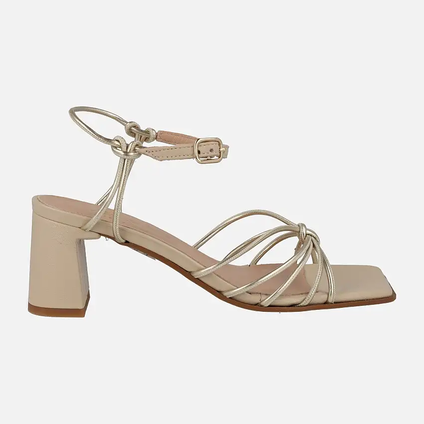 Sandalias Aretha con tiras metalizadas de Vexed