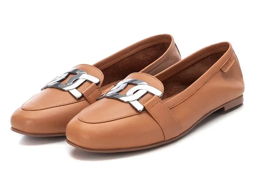 Mocasines planos de piel con adorno para mujer