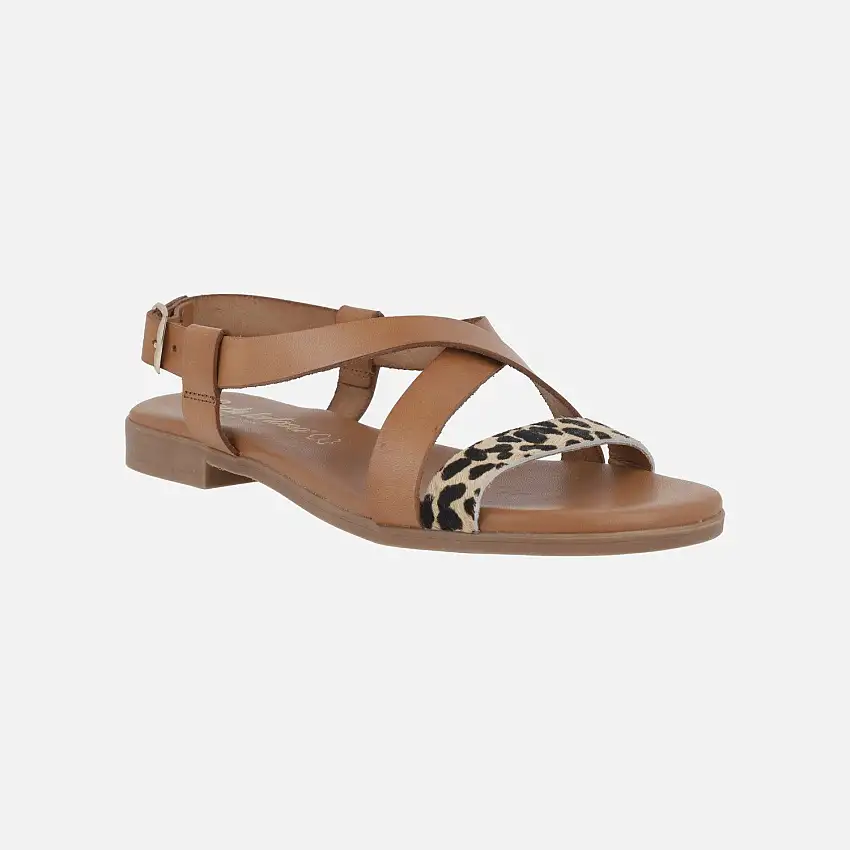 Sandalias planas de tiras en camel y animal print leopardo