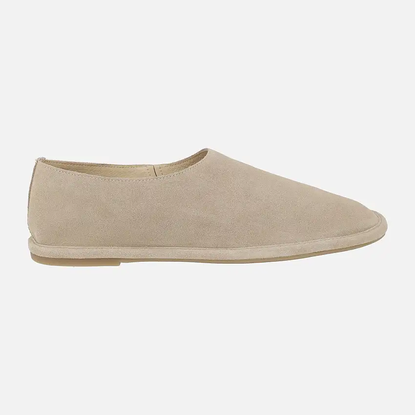 Zapatos confort planos en serraje beige