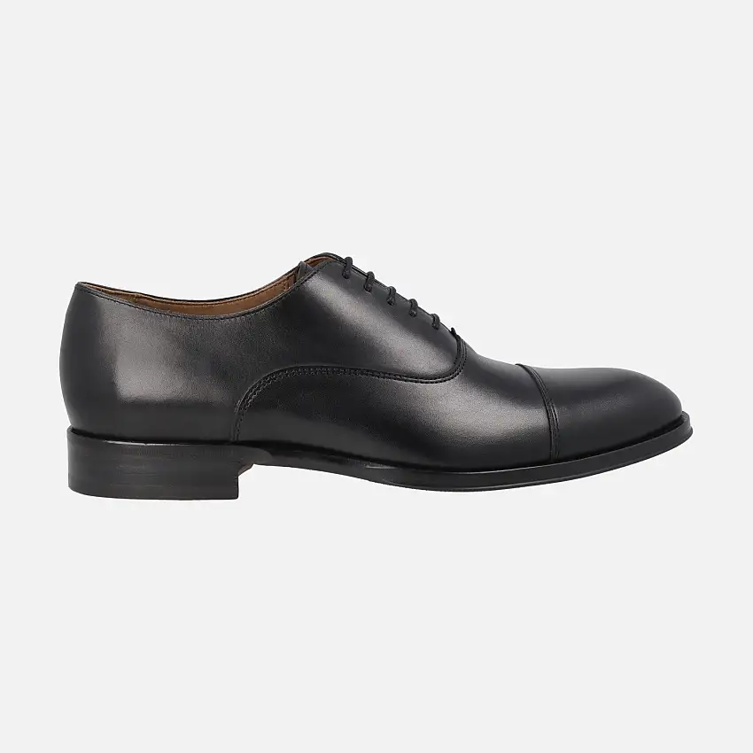 Zapatos oxford Lenox en piel negra con puntera recta