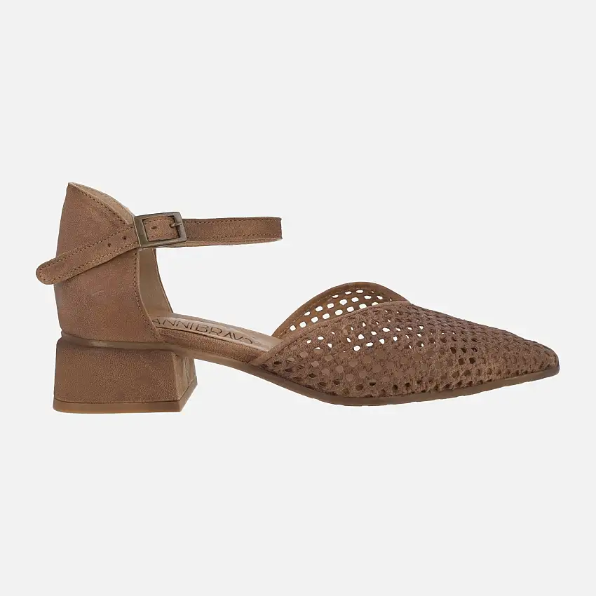 Zapatos trenzados de piel con horma afilada y pulsera al tobillo