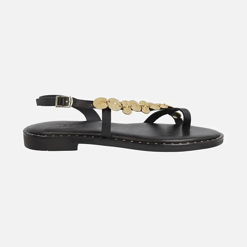 Sandalias planas de piel con adorno de monedas
