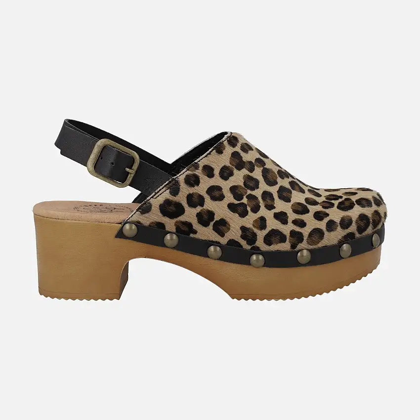 Zuecos en pelo animal print con tira al talón
