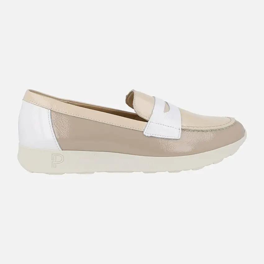 Mocasines combinados en piel charol con adorno de antifaz