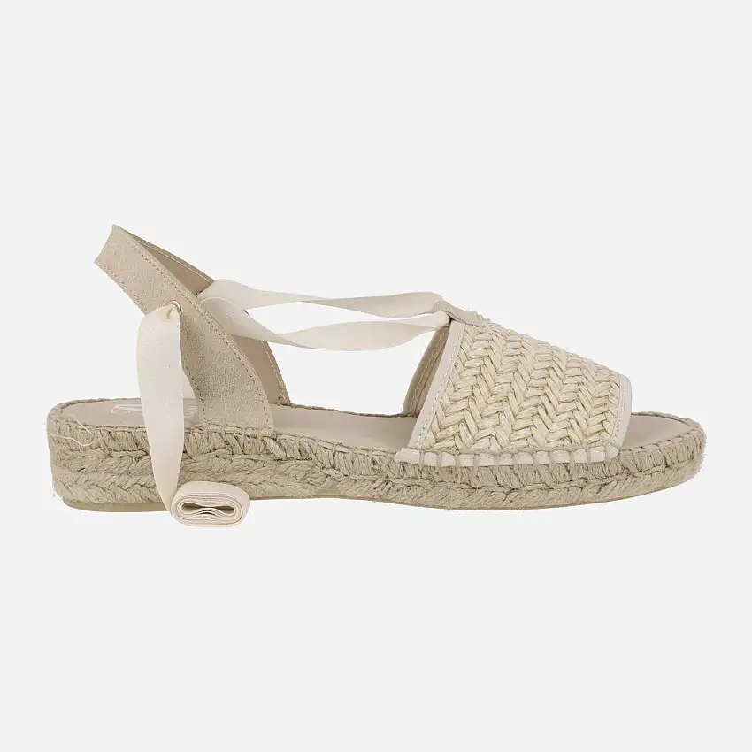 Alpargatas bajas en rafia trenzada beige con cintas