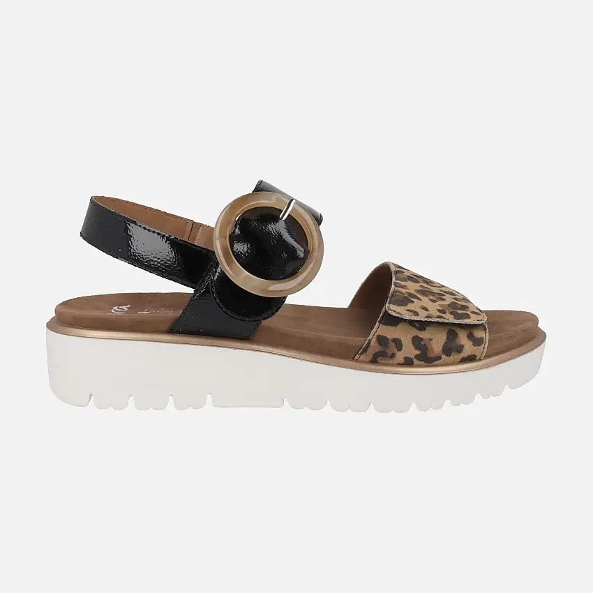Sandalias de piel con cierre de velcro y piso High soft