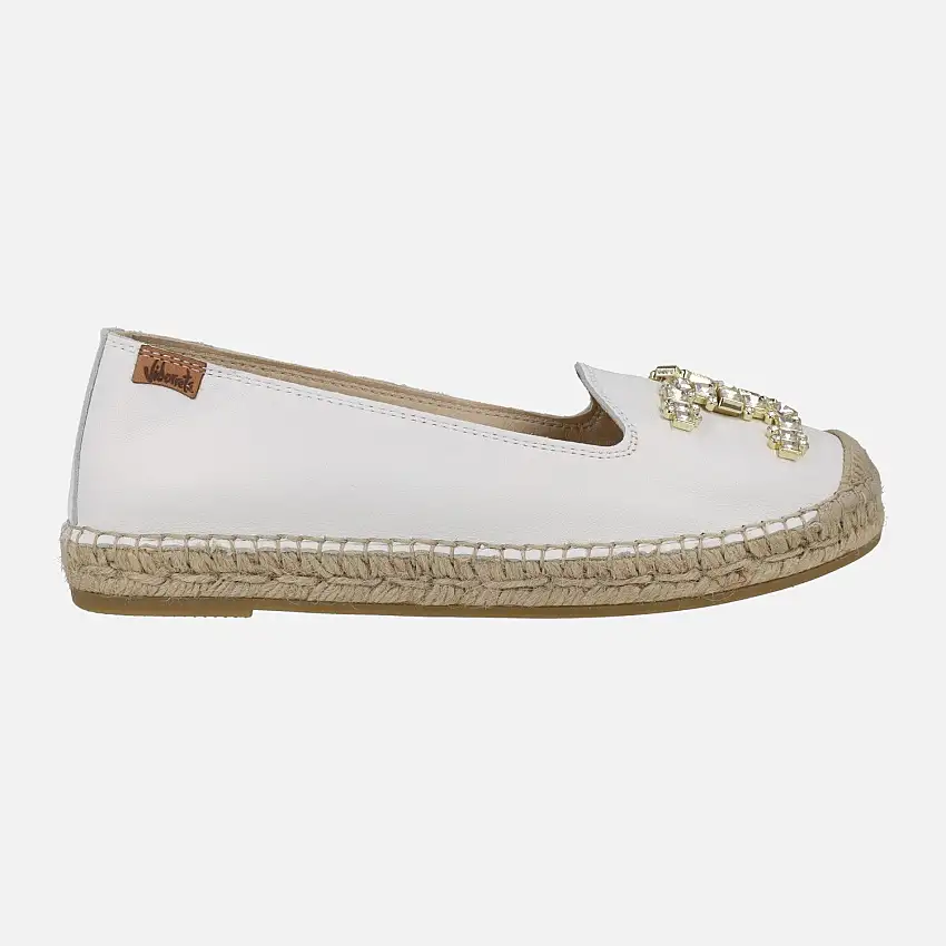 Zapatillas planas de esparto en piel con adorno joya