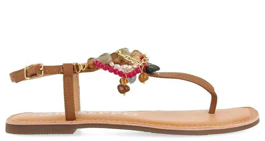 Sandalias de piel color cuero con pedrería Collan