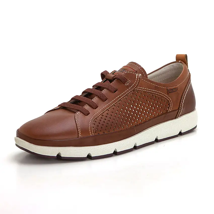 Pikolinos 6736Deportivo hombre calado con elásticos brandy.