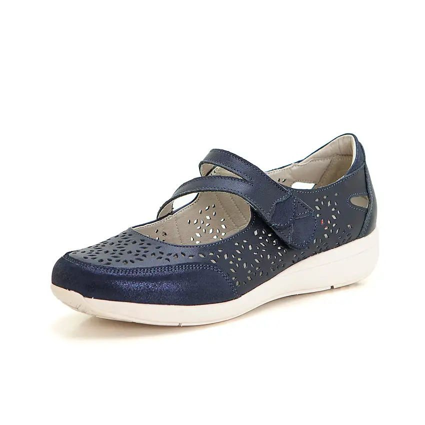 Treitas L4310 Zapato plano tipo mercedes negro.