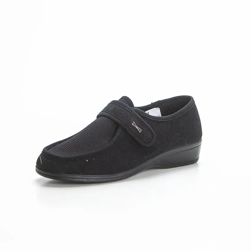 Doctor Cutillas 771 Zapatilla pies delicados cuña baja con velcro negro.