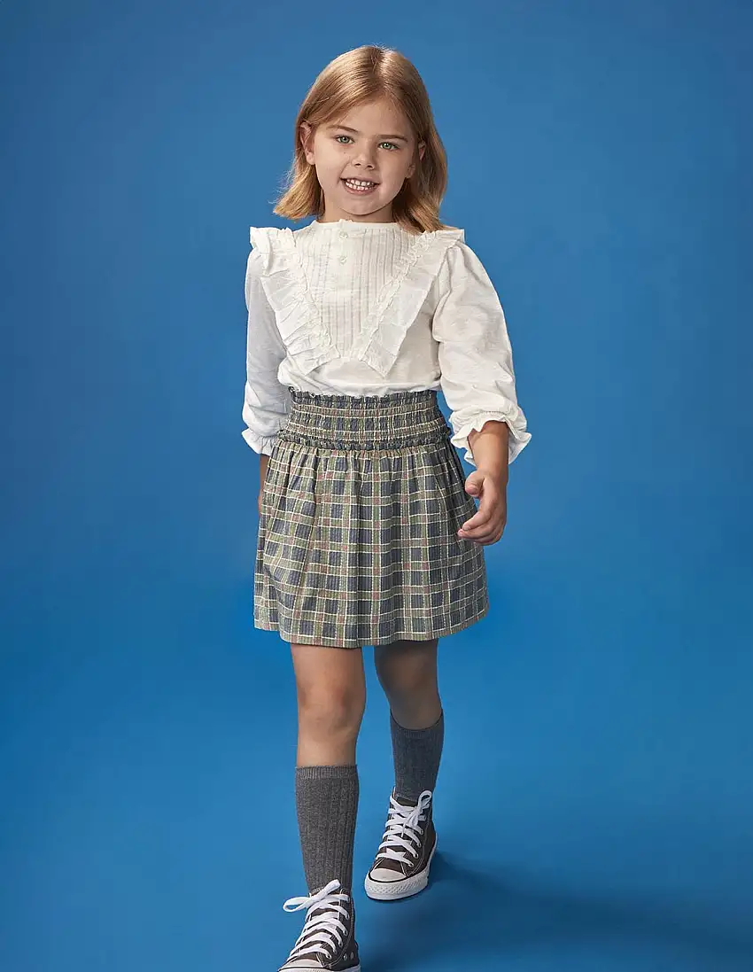 Blusa con volantes en v y puños fruncidos blanco