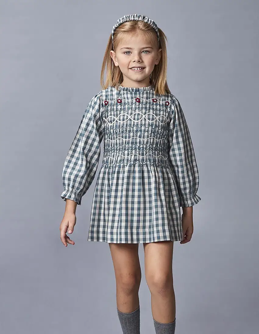 Vestido cuadros con bordado verde