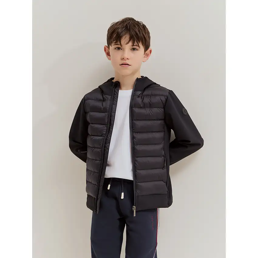 Chaqueta acolchada con capucha y mangas lisas