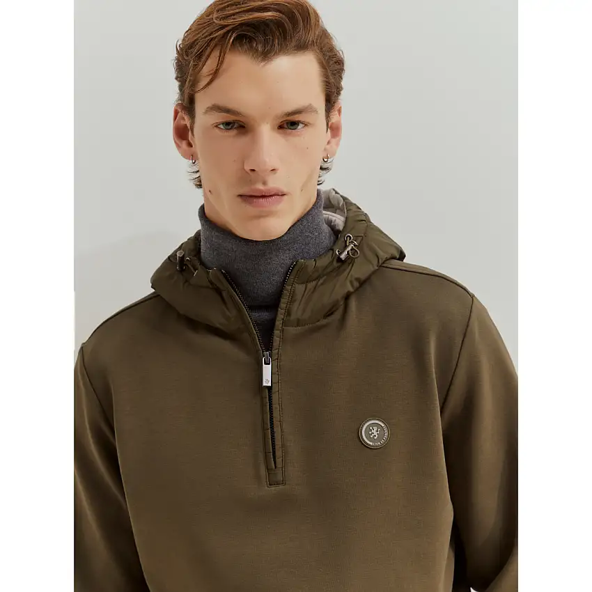 Sudadera con capucha en tejido técnico