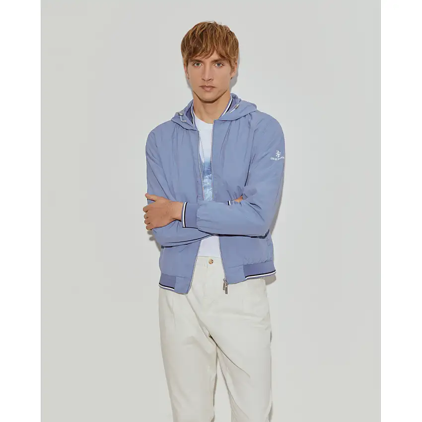 Chaqueta de tejido técnico con capucha