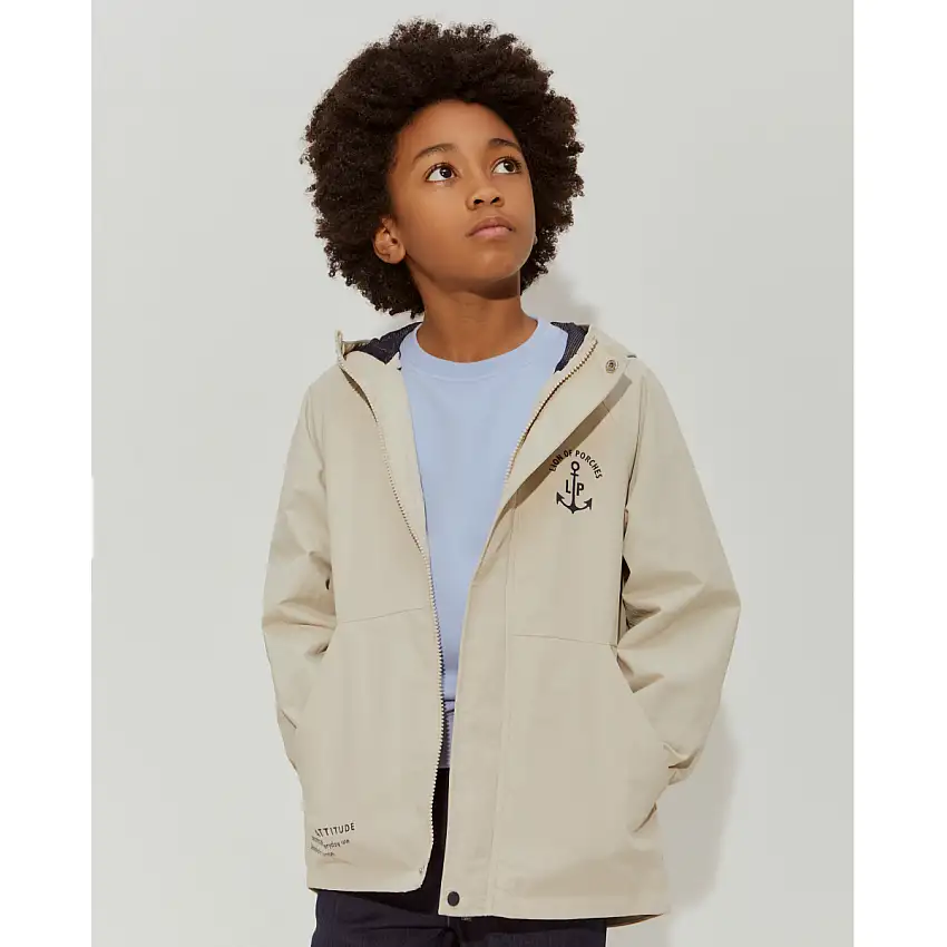 Chaqueta con capucha de nailon
