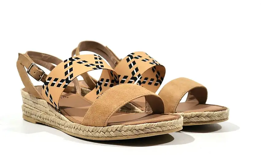 Alpargatas beige bajas con banda elástica para mujer