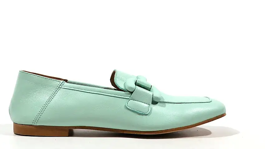 Mocasines de piel con adorno de pasta al tono para mujer