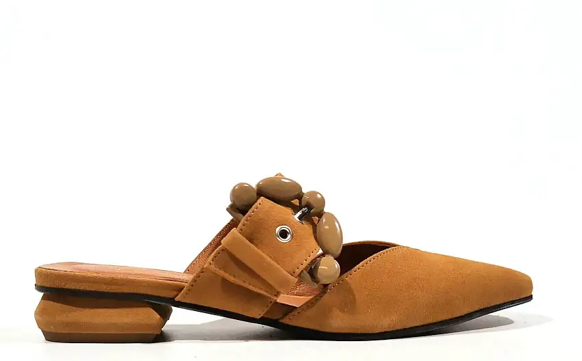 Zapatos destalonados Arabella con adorno de hebilla