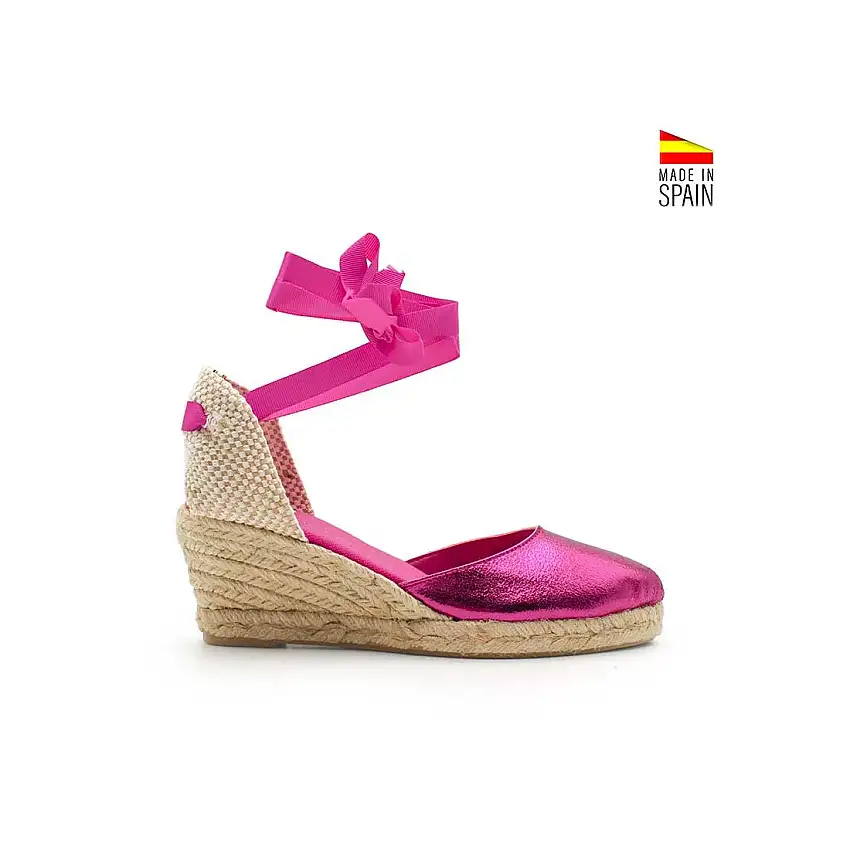 Alpargata piel fucsia metalizada con cintas