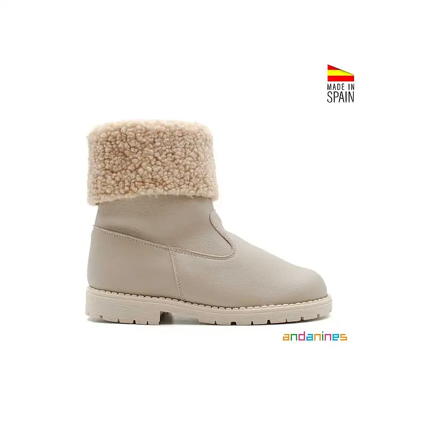 Bota beige con borreguito