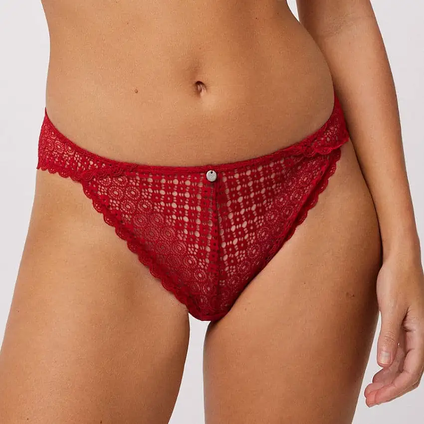 Braguita roja encaje, corte brasileña, ysabel mora.