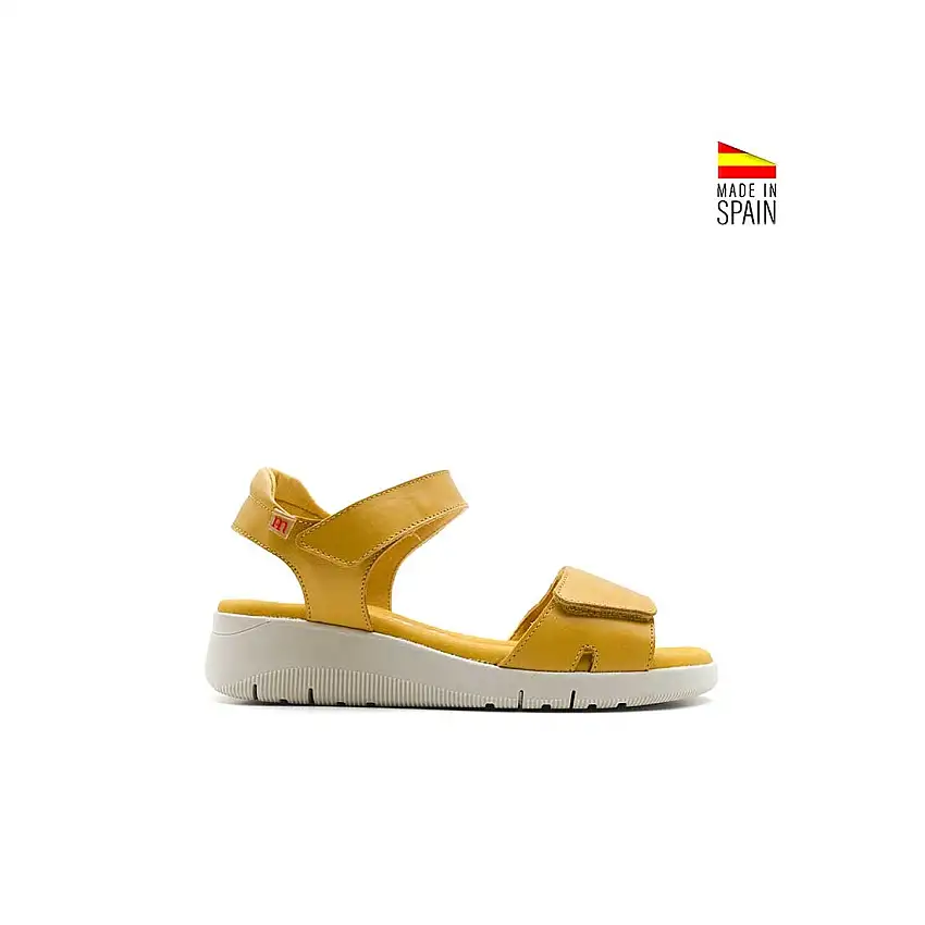 Sandalia casual velcros mostaza de piel