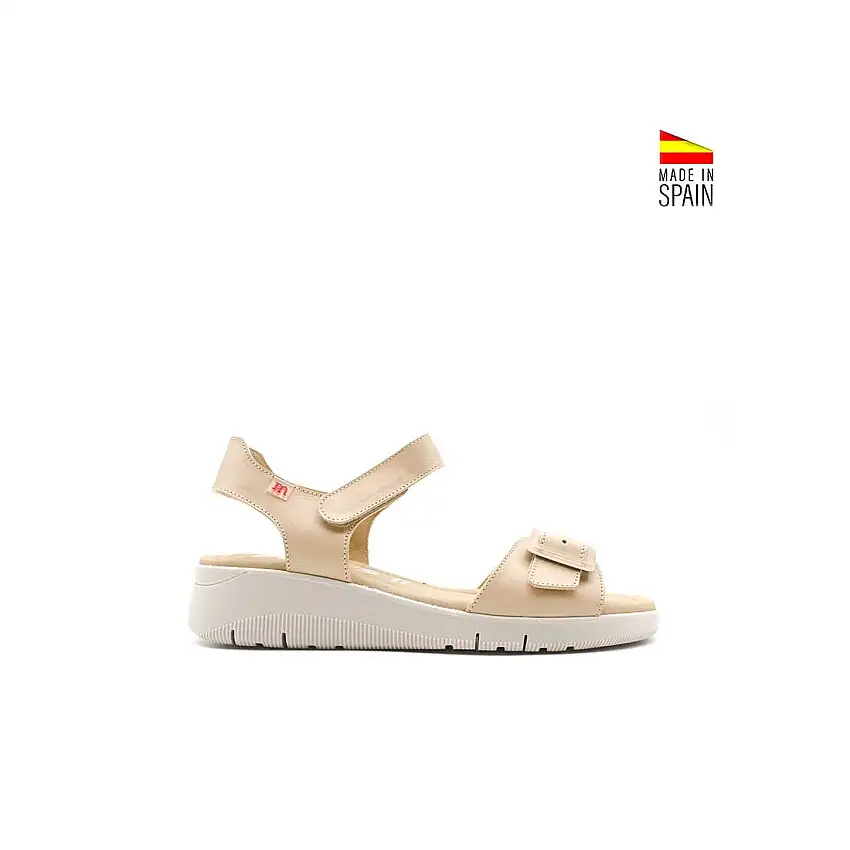 Sandalia deportiva piel beige con hebilla