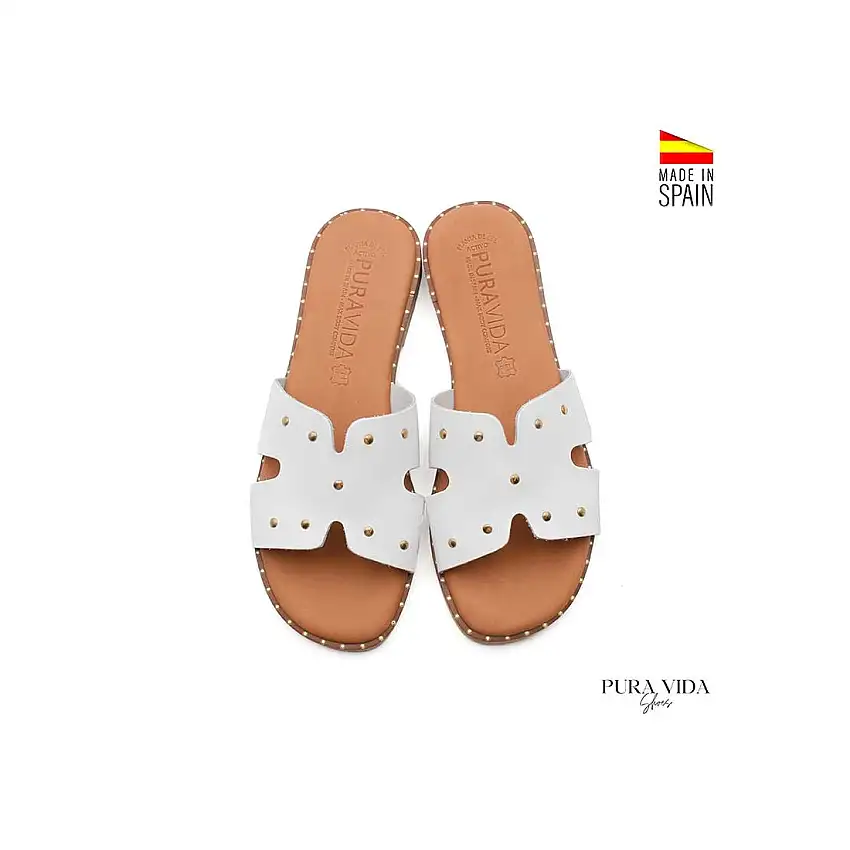 Sandalia H blanca plana tachas Pura Vida