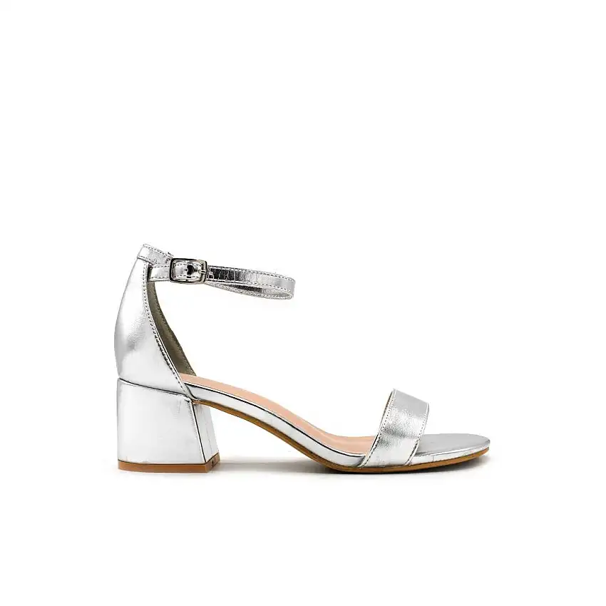 Sandalia plata tacón ancho