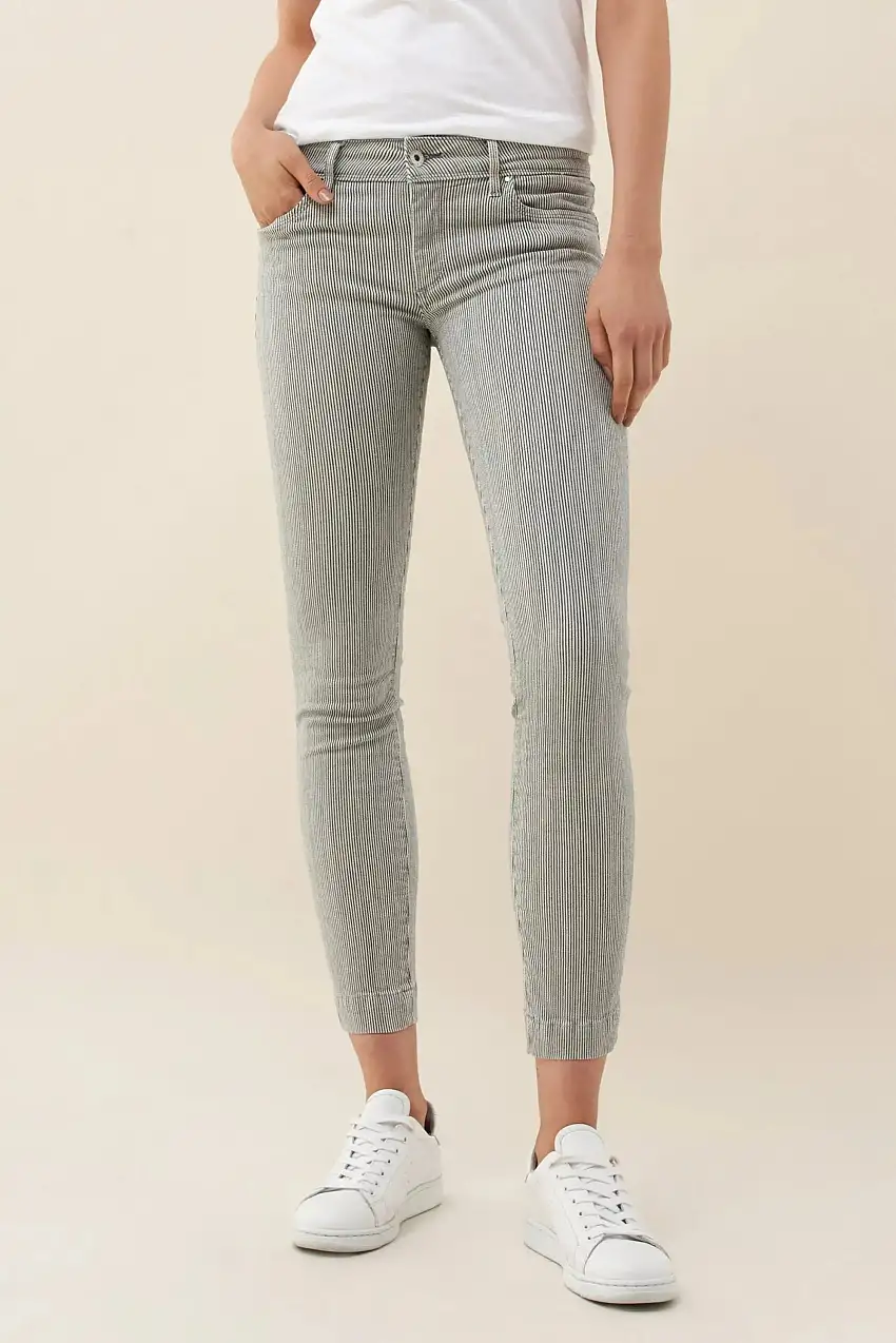 VAQUEROS PUSH UP WONDER CAPRI A RAYAS