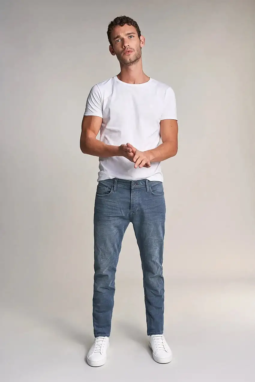 VAQUEROS SLENDER SLIM CARROT DE COLOR MEDIO