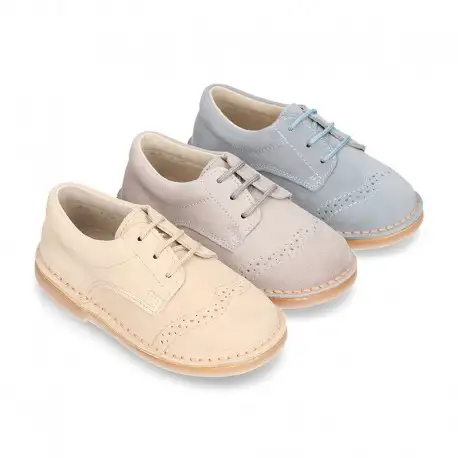 Zapato tipo Blucher niño en colores pasteles con picados en piel serraje.