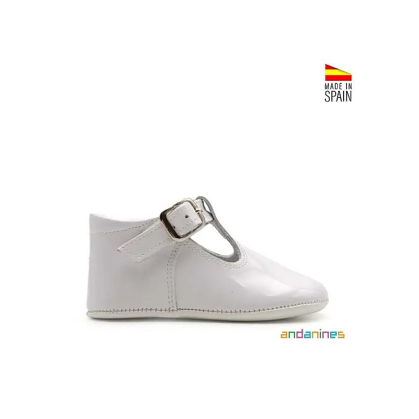Zapato blanco estilo pepito charol