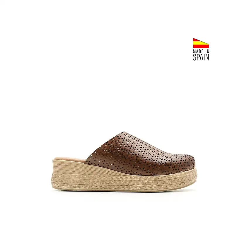 Zueco Bali marrón piel calada