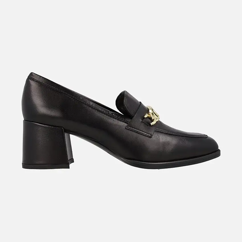 Mocasines con adorno metálico y tacón ancho Megan