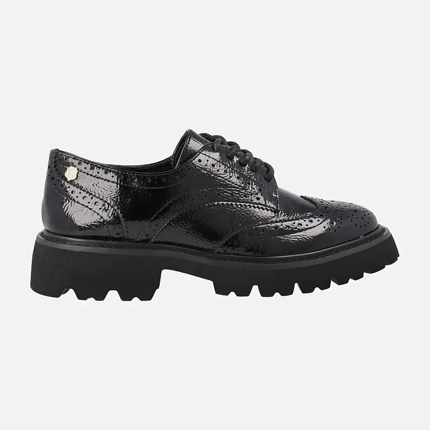 Zapatos de cordones pala vega en charol negro